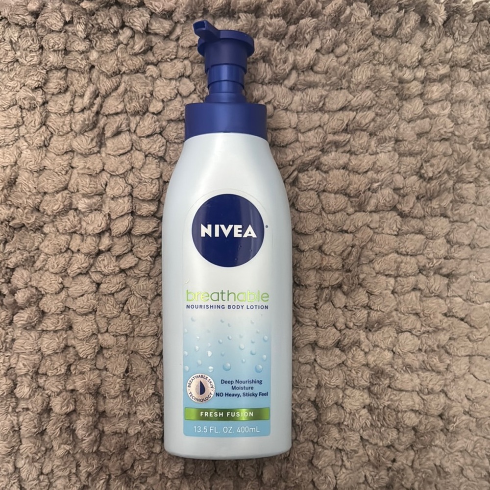Blue Bath Moisturizer for a Refreshing Experience